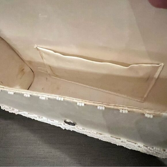 Vintage Beaded Pillbox Handbag ￼ - Picture 6 of 16